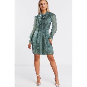 Pretty Darling p bow ruffle shirt dress sz 6. Without tags but never worn.